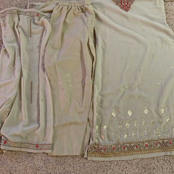 Punjabi suit with pant ( brand new) - Picture 1 of 4